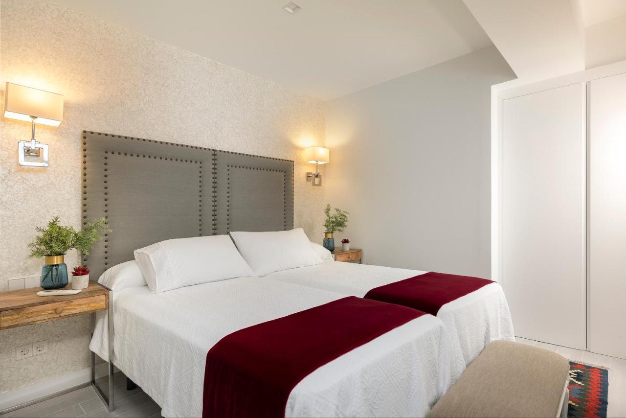 Genteel Home Velarde Siviglia Esterno foto